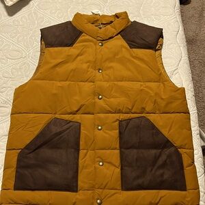 Banana Republic Puffer Vest Brand New